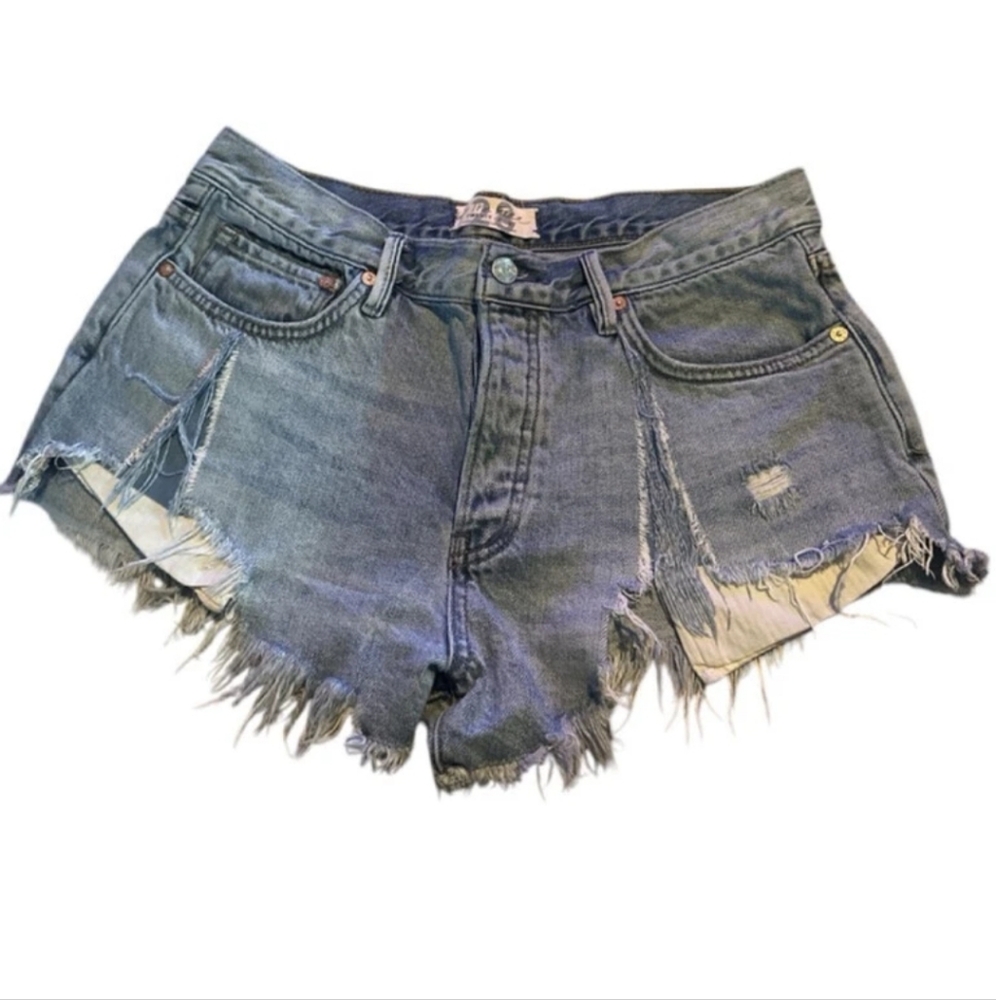 WE THE FREE Distressed Denim Shorts SZ 28